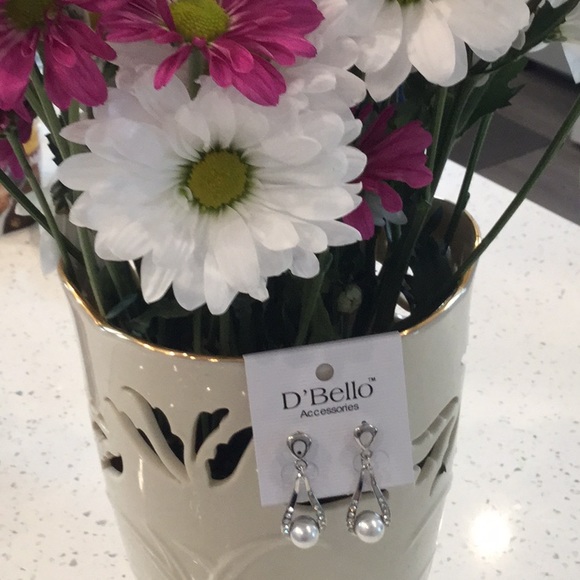 🌴NWT Too Awesome Crystal / Silver Earrings Wardrobe Must Have Fun To Wear 🌴 - Picture 2 of 9